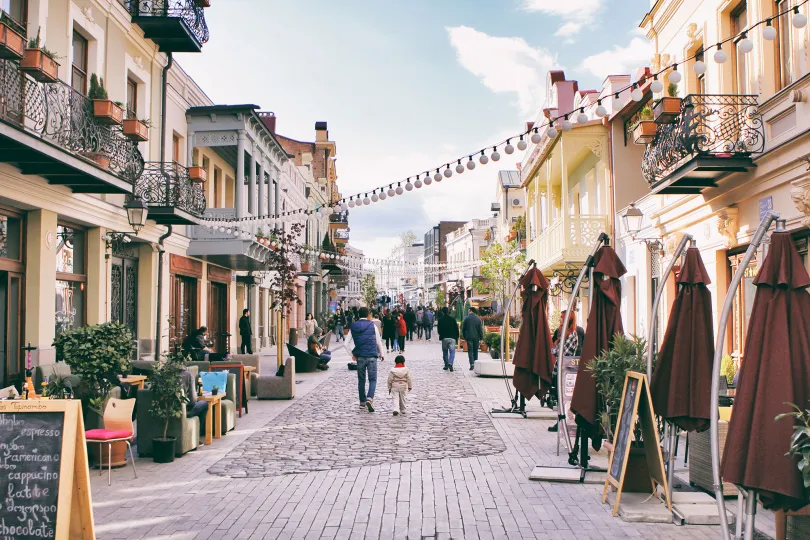 Georgien - Agmashenebeli avenue in Tbilisi