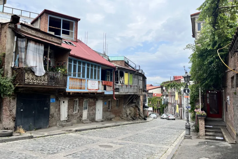 Georgien - Tbilisi leere Strasse