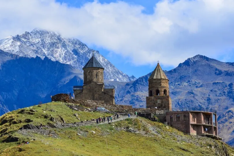 Über Georgien wissen: ansicht der Kirche von Gergeti Trinity in Georgien.