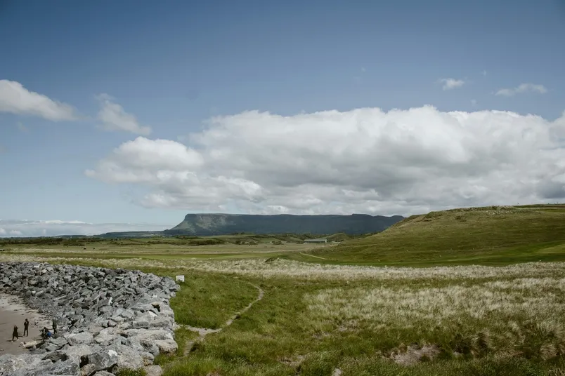 Aussicht auf die Bergen in Sligo, Irland.