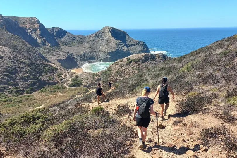 Wandelen langs de kust van Portugal. 