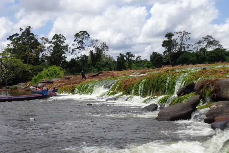 Wasserfall in Pingpe Naturpark, Suriname.