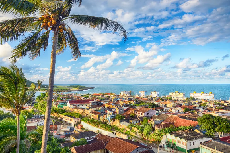 Luftaufnahme auf die Stadt von Baracoa, Kuba.