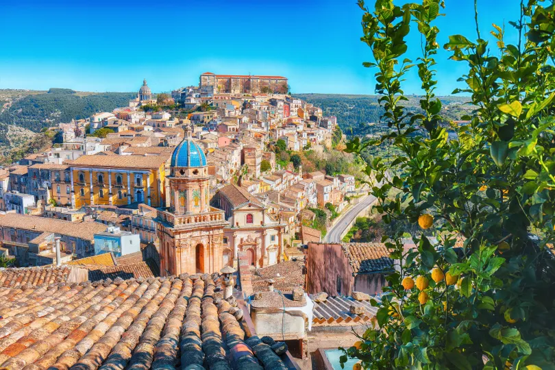 Luftaufnahme auf die Stadt Ragusa, Sizilien.