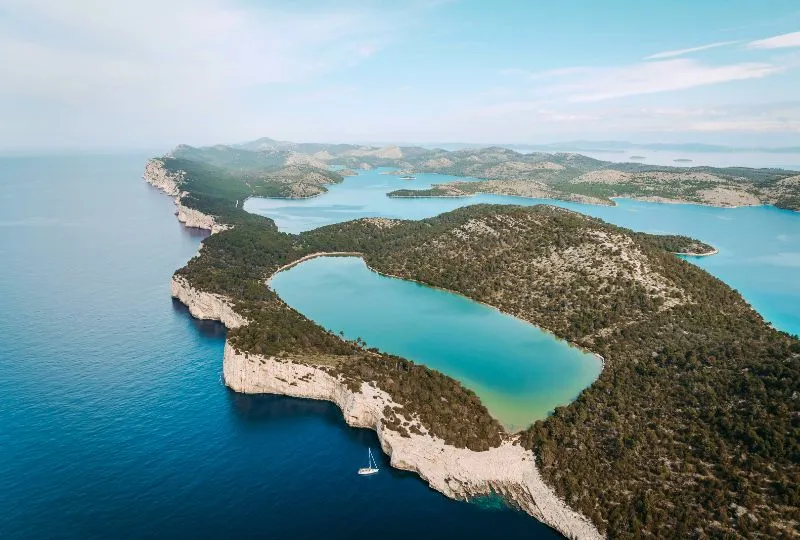Die Kornati Inseln als unbewohnte Archipelwelt.