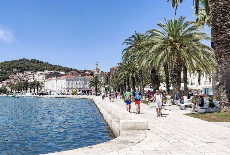Kroatien - Die Riva, die Promenade von Split.