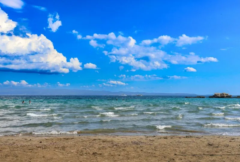 Kroatien - Strandzeit in der Stadt Split.