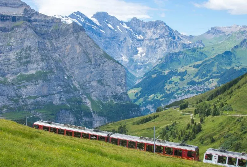 Kroatien Inselhuepfen - Zug von Zagreb.