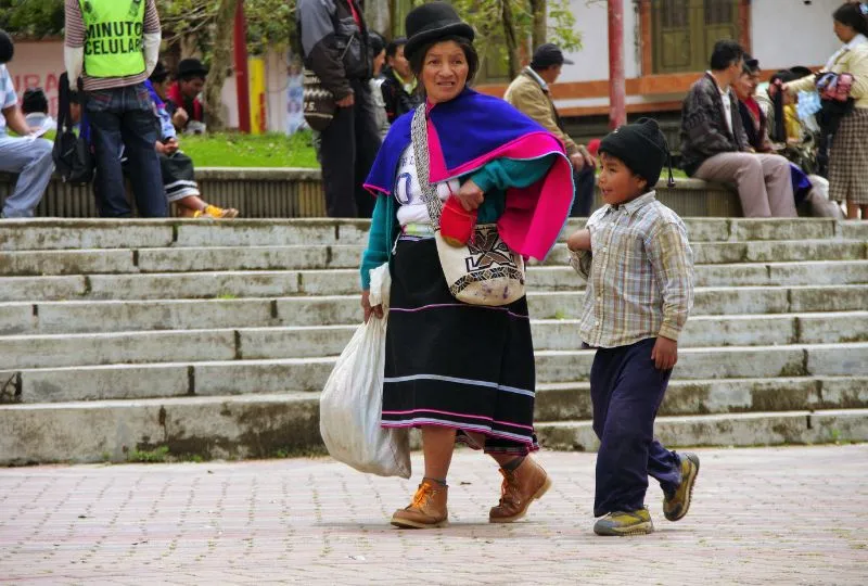 Dame mit Kind in Kolumbien.