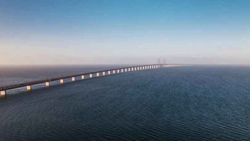 Die Øresund Brücke im Meer zwischen Dänemark und Schweden.