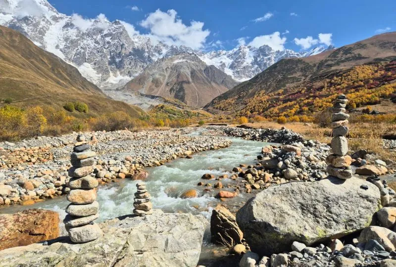 Raue Berglandschaft in Georgien
