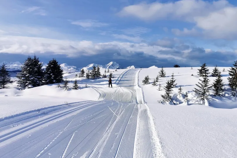 Skipiste auf der Spitze eines schwedischen Berges.