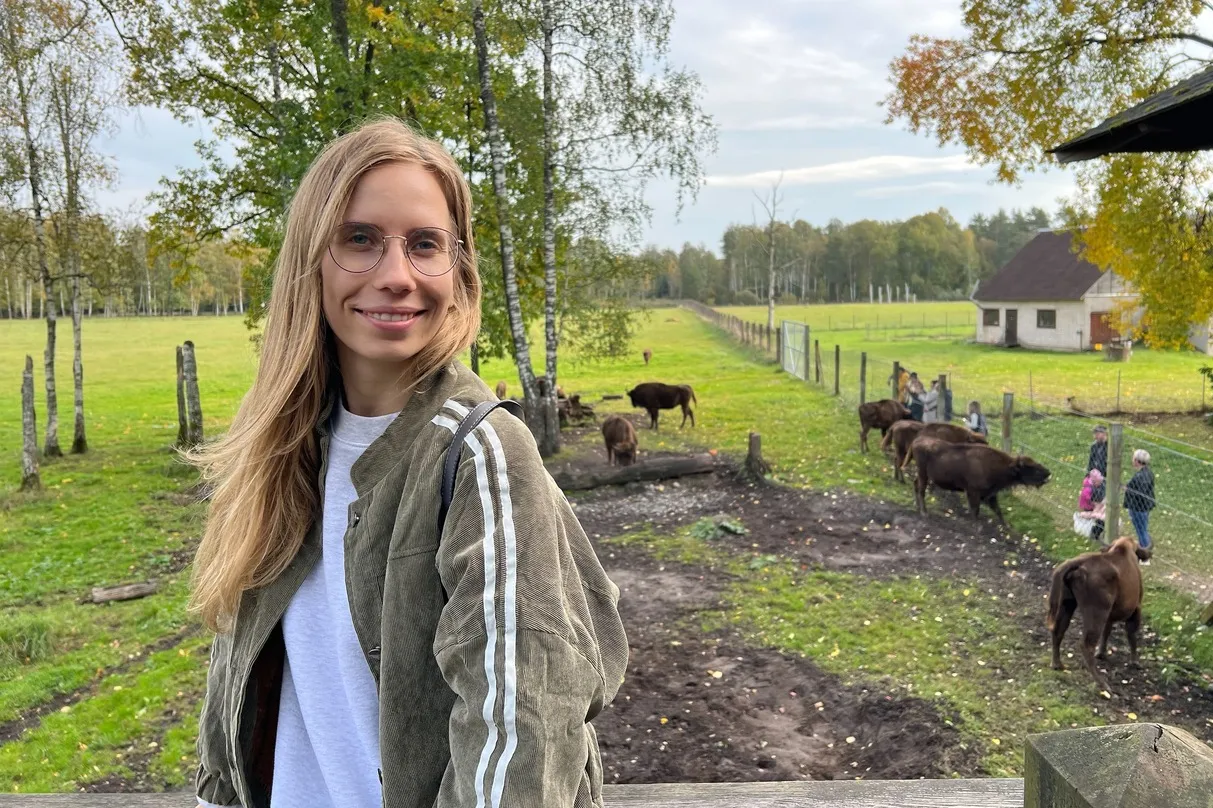 Baltikum Reisespezialistin Giedre in einer Farm.