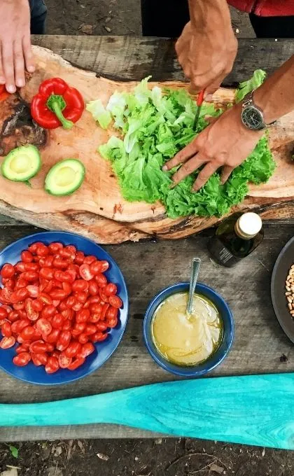 Beim Kochen Rezepte gegen Fernweh ausprobieren