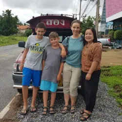 Anja reiste mit ihren Söhnen nach Thailand