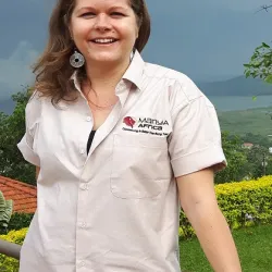 Yvonne, lokale Reiseexpertin aus Uganda