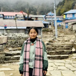 Samikshya auf der Straße in Nepal.