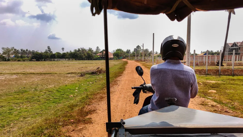 Welche Aktivitäten gibt es in Kambodscha? Per Tuktuk geht es zum Kochkurs