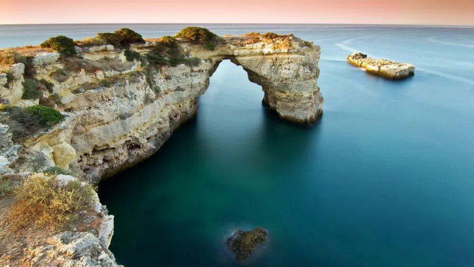 Klippen an der Algarve auf der Familienreise durch Portugal