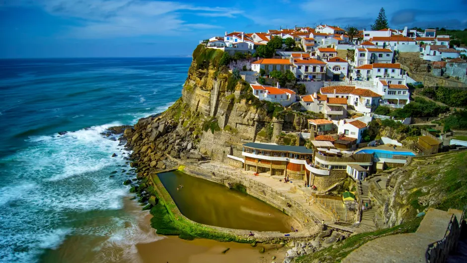 Portugals Klippenlandschaft während einer Reise durch Portugal
