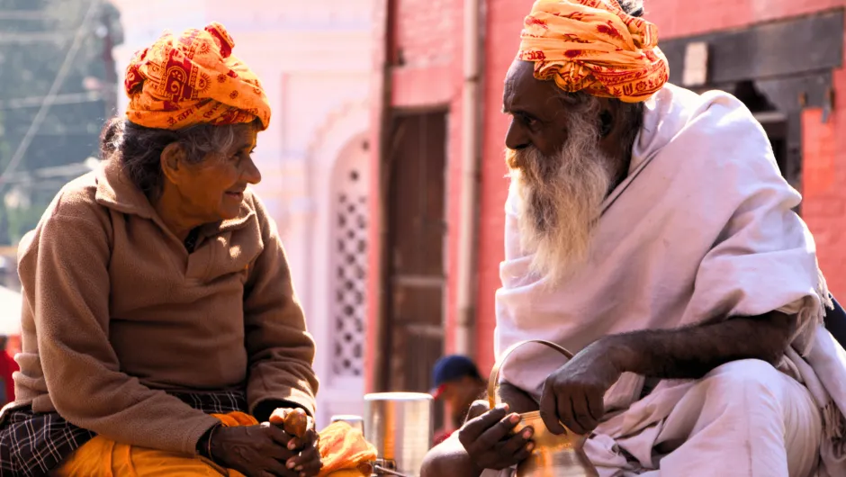 Kulturreisen - Zwei Menschen in Nepal.