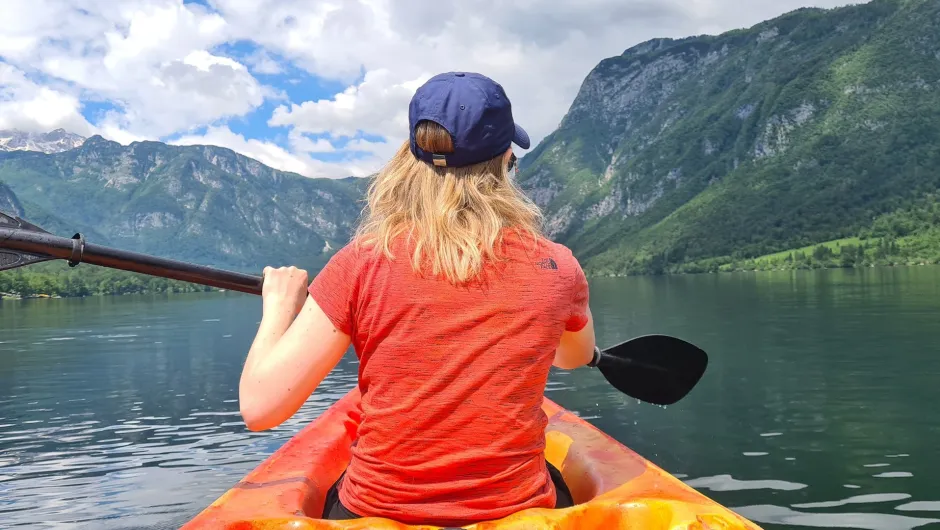 Aktiver Familienurlaub Slowenien. Kayaken auf Bohinj See.
