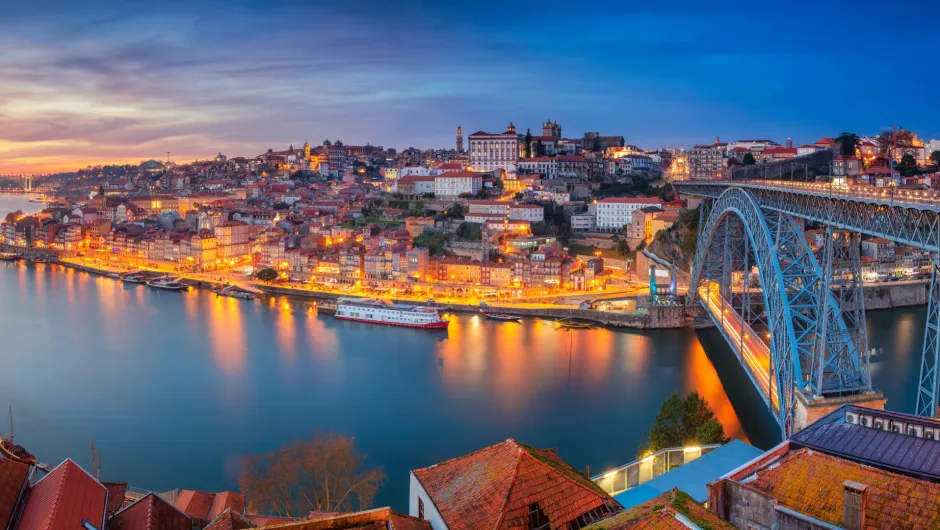 Erlebe Porto bei Sonnenuntergang auf deiner Zugreise Portugal.