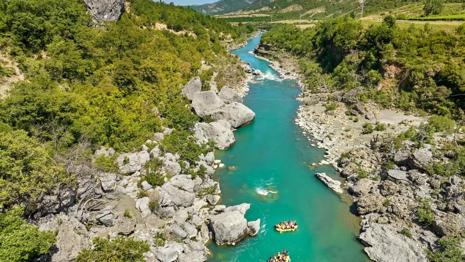 Informationen über Albanien - Rafting auf dem Fluss Vjosa.
