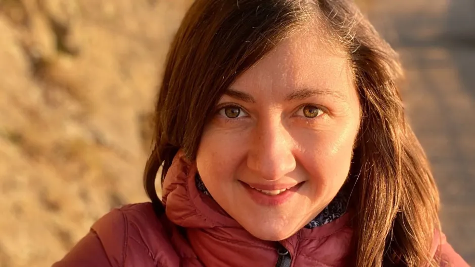 Unsere Reiseexpertin Adina in Rumänien.