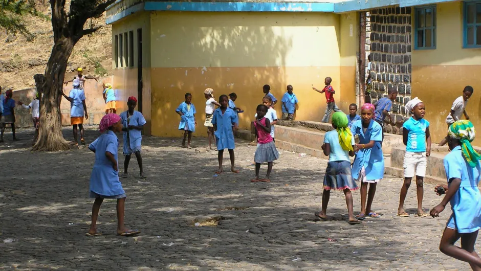 Waisenhaus- und Schulbesuche