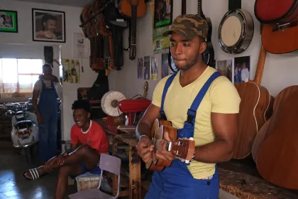 Gitarrenbauer in Mindelo