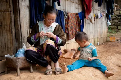Thailändische Frau und Kind