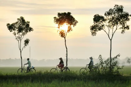Drei Fahrradfahrer auf ihrer Laos Reise