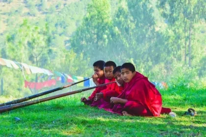 Junge Mönche in Bhutan