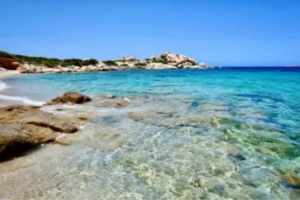 Ein Strand in Sardinien
