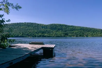 Blockhütte in Finnland direkt am See