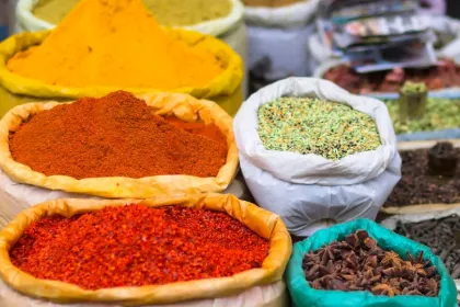Entdecke den Gewuerzmarkt bei deiner Nordostindien Reise