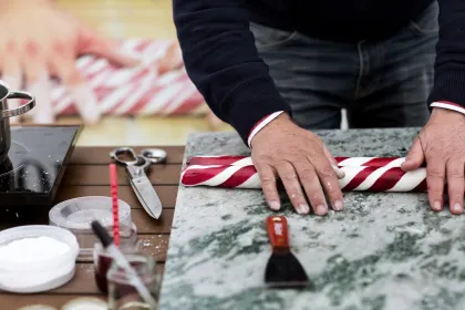 Zuckerstangen machen.