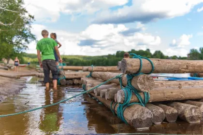Holzfloß abendteuer.