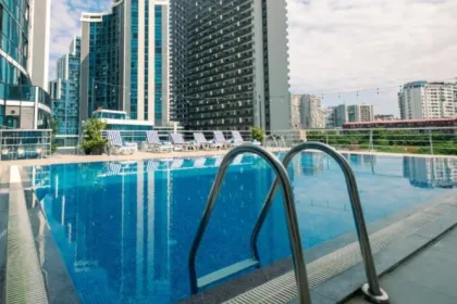 Hotel in Batumi mit Pool.