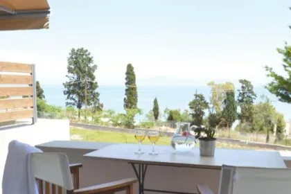 Hotel in Aegina mit Meeresausblick.
