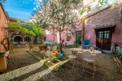 Unterkunft mit Garten und Terasse in San Vito.