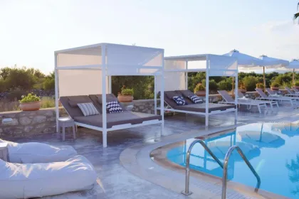 hotel in Areopoli mit Pool.