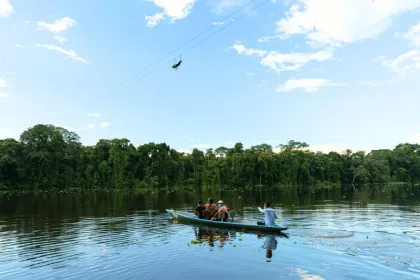 Kanufahrt auf dem Amazonas.