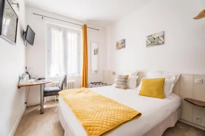 Modernes, gemütliches Hotelzimmer in Saint-Malo.