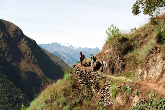 Zwei Wanderer auf der kaffeeroute in Peru während der Rundreise