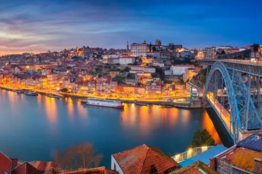 Erlebe Porto bei Sonnenuntergang auf deiner Portugal Rundreise