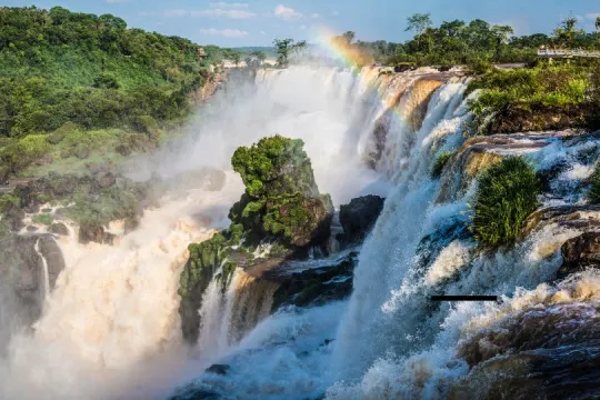 Entdecke die Iguazú Wasserfälle auf deiner Argentinien Highlight Reise
